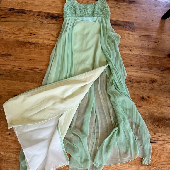 Green Retro Formal Dress - Picture 3 of 10